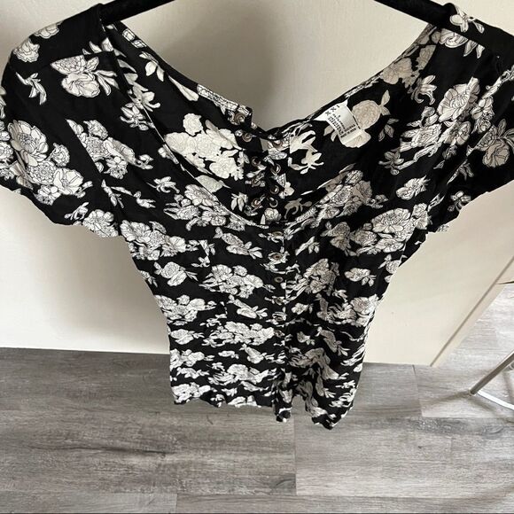 Floral Romper With Lace Up Back - Picture 11 of 13